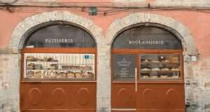 La Baguette Magique ouvre un speakeasy immersif dans le Vieux-Lyon La Baguette Magique parie sur la magie pour bousculer les bars lyonnais-Crédit photo Clarissa Genzel