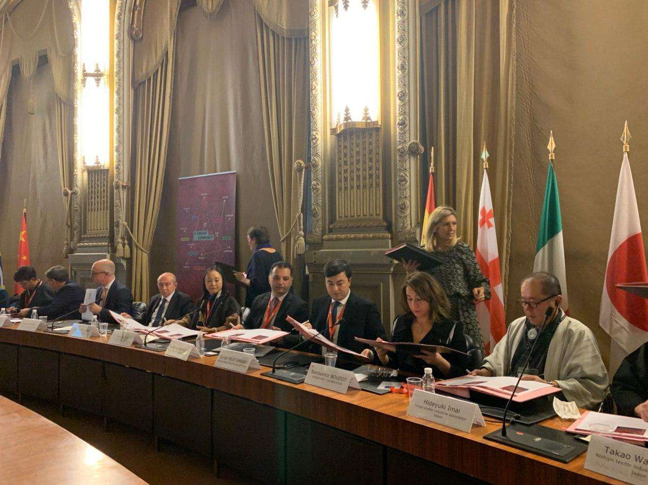 Une diplomatie artisanale construite loin des grandes institutions