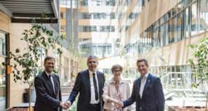 À Lyon, l’AFD présente deux nouveaux dispositifs pour rapprocher les entreprises françaises des projets qu’elle finance Bertrand Walckenaer, Directeur Général Adjoint de l’AFD, Philippe MEUNIER, Vice-Président, Délégué aux Relations Internationales, Laurence de Touchet, Directrice des Programmes Export de Business France, Morane REY-HUET, Président du Comité régional Auvergne-Rhône-Alpes des Conseillers du commerce extérieur