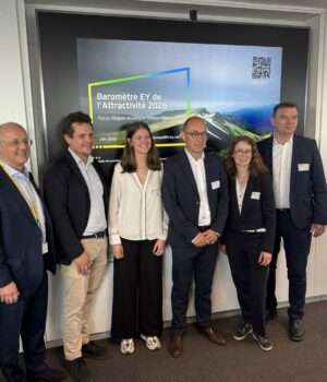 EY et ONLYLYON Invest confirment la résistance de l’Auvergne-Rhône-Alpes mais alertent sur le financement des projets industriels Fabrice Reynaud, Partner EY, Sébastien Brazier, Responsable Implantation & Territoires ONLYLYON INVEST, Joséphine Vander Linder, Directrice Générale ODOO France, Bertrand Foucher, Directeur Général ONLYLYON & CO, Prisca Dalle, Responsable Prospection & Expertise sectorielle ONLYLYON INVEST, Frédéric Miribel, Délégué Général Lyon Place Financière-Attractivité Auvergne-Rhône-Alpes 2026
