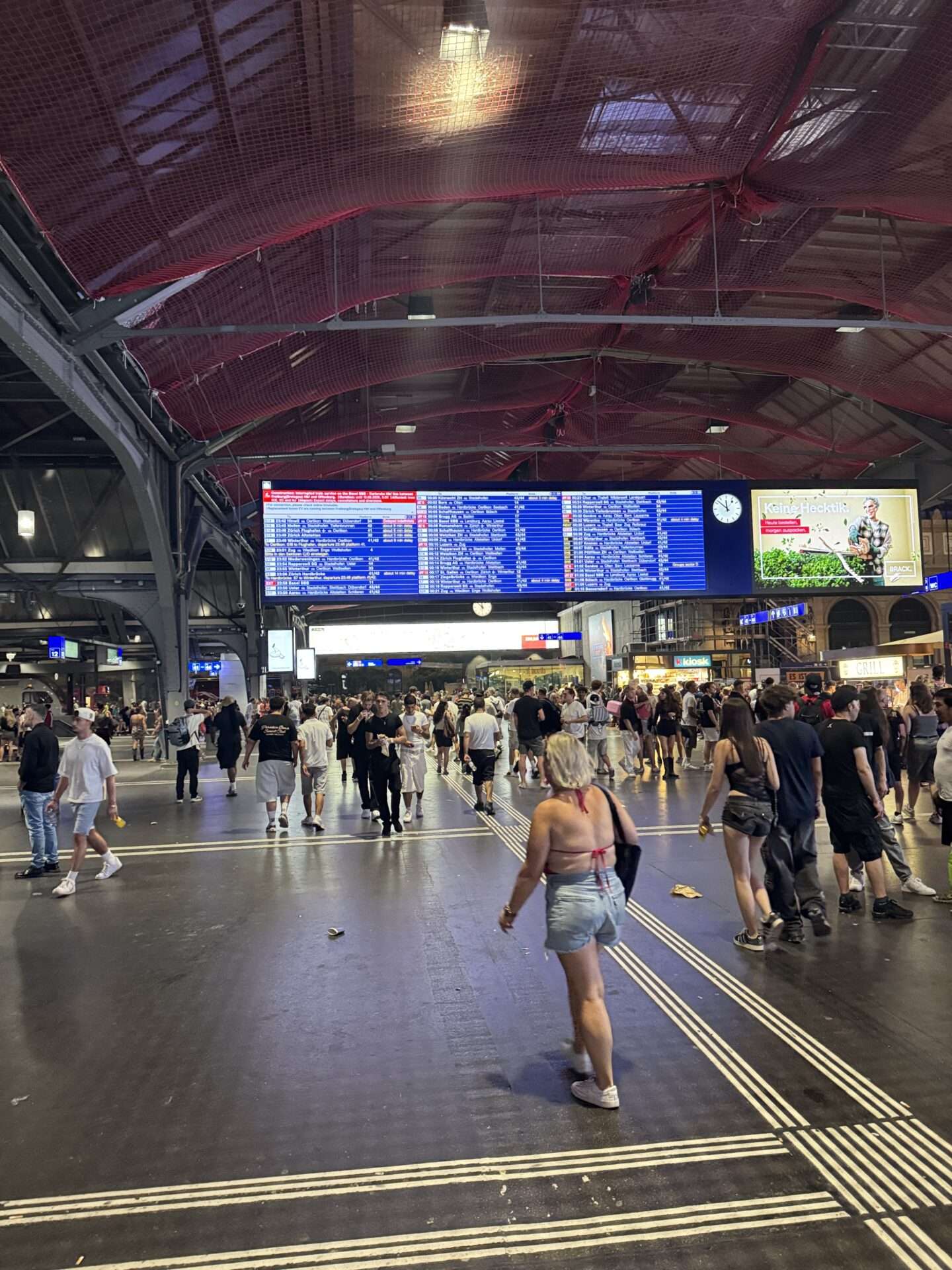 S-Bahn de nuit : jusqu’à 4 h du matin le 8 aout 2026-street parade zurich 