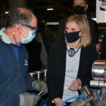 Agnès Pannier-Runacher pose des questions pour comprendre les activités de Bourgeat