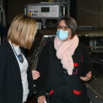 échange entre une employée de Bourgeat et Agnès Pannier-Runacher