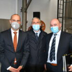 signature accord partenariat entre Bourgeat et Vorwerk pour la fabrication du bol mixeur du Thermomix dans les ateliers de Bourgeat : séance photos