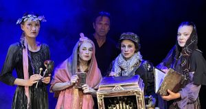 LA DERNIÈRE ALLUMETTE : pièce remplie de poésie jouée au Festival Off Avignon 2022 Maëlly Ilasciuc, Inès Plancher, Mégane Cottin, Déborah Lamy et Sarkis Tcheumlekdjian_LA DERNIÈRE ALLUMETTE