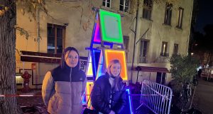 Fête des Lumières – projet Château de tréteaux lumineux, place de la Paix Lauryne Desmartin, Lucie Dubu - projet "Château de tréteaux lumineux - Fête des Lumières