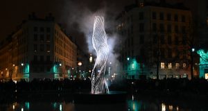La fête des lumières : Lyon capitale de la lumière Cymopolée, place de la République - Luminariste
