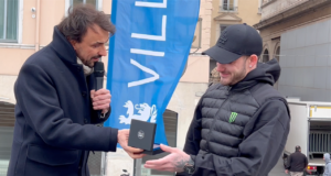 Aurélien Giraud, champion du monde de Skateboard, reçoit la médaille de la Ville à Place Louis Pradel médaille de la ville de Lyon est remis par Grégory DOUCET, maire de Lyon, à Aurélien Giraud, champion du monde de skateboard street