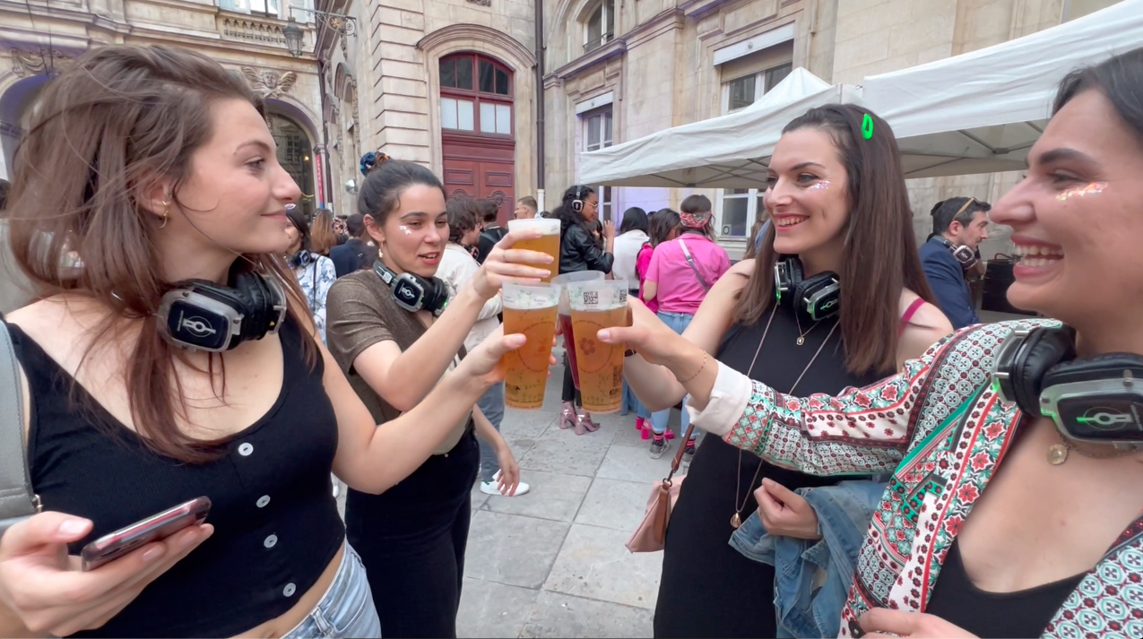 Concert silencieux à Hôtel de Ville de Lyon-le public ravi