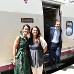 Sara Hernandez Garcia, et sa collègue de Renfe sur le quai de la gare de Lyon