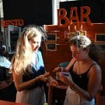 Le bar des villages à Opéra Sunset