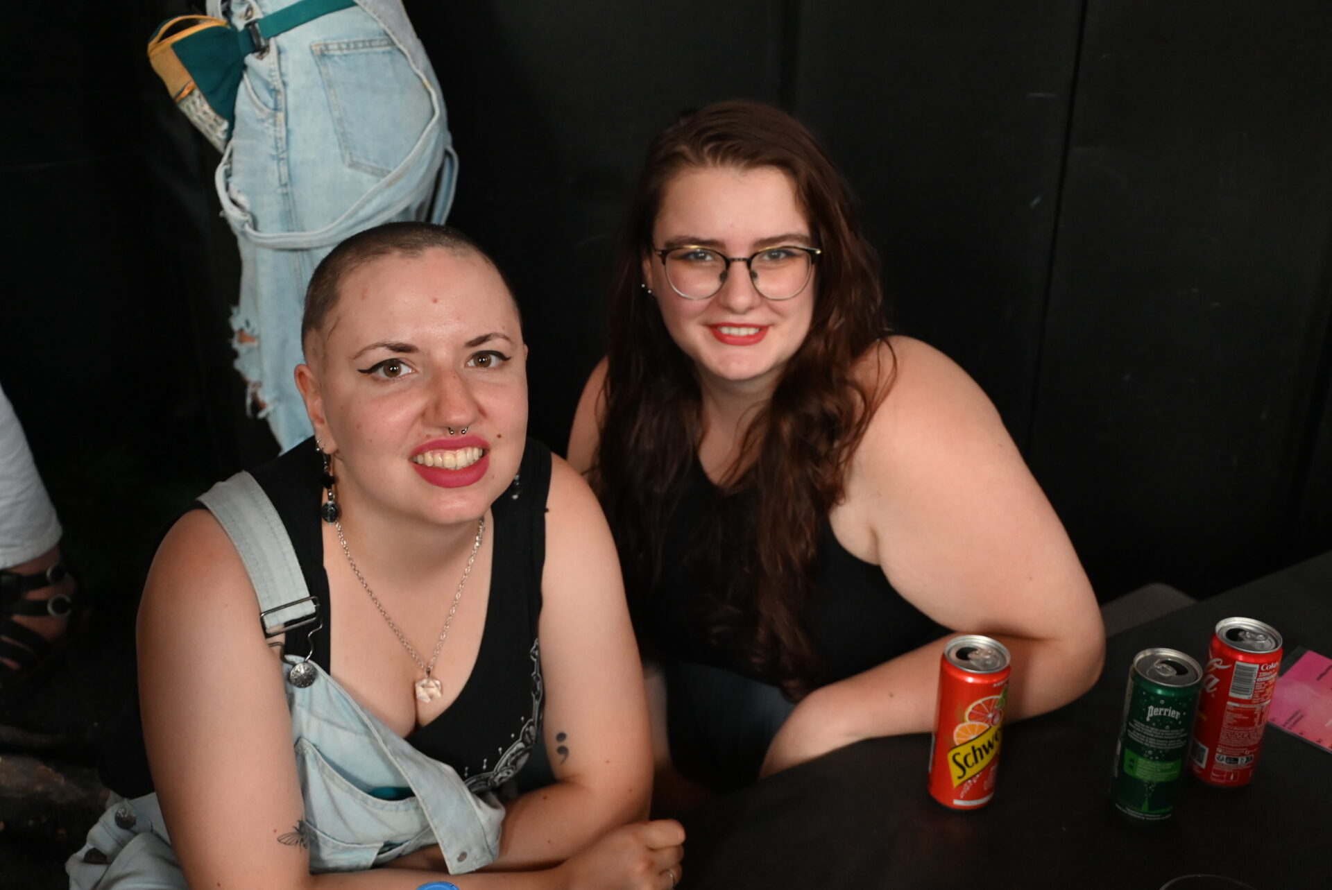 Elles sont venues avec leurs copines au Cabaret Drag Queen joué par Les Douze Travelos d’Hercule à Opéra Sunset