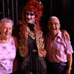 Les Douze Travelos d’Hercule avec ses grands parents à Opera Sunset