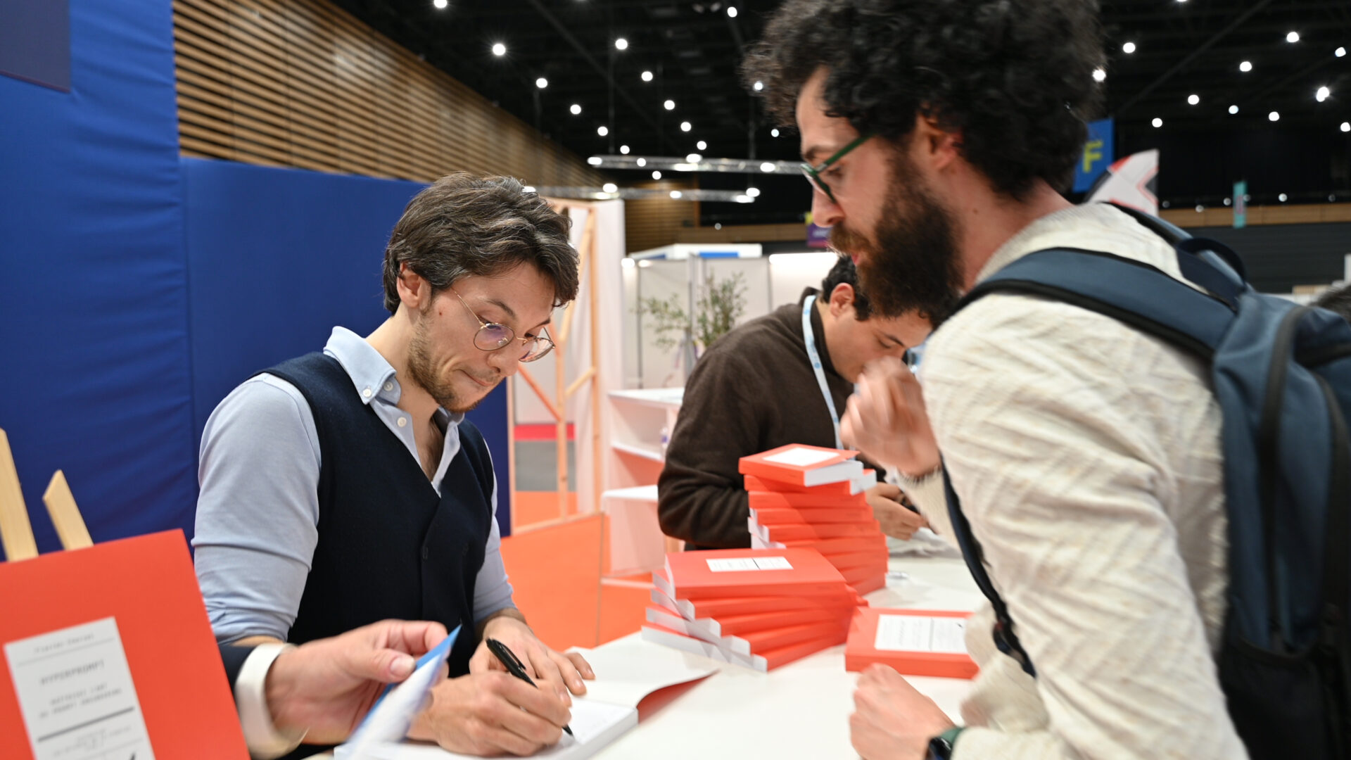 Flavien Chervet fait des dédicases à Made In Pme