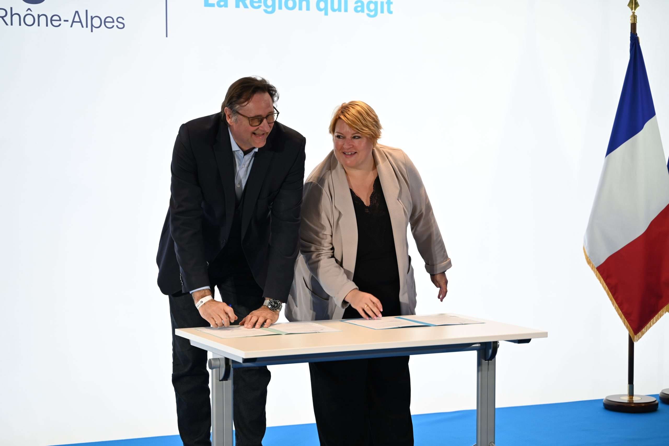 Stéphanie PERNOD et Olivier BALAS, président Unitex Aura_accord régional économie circulaire textile