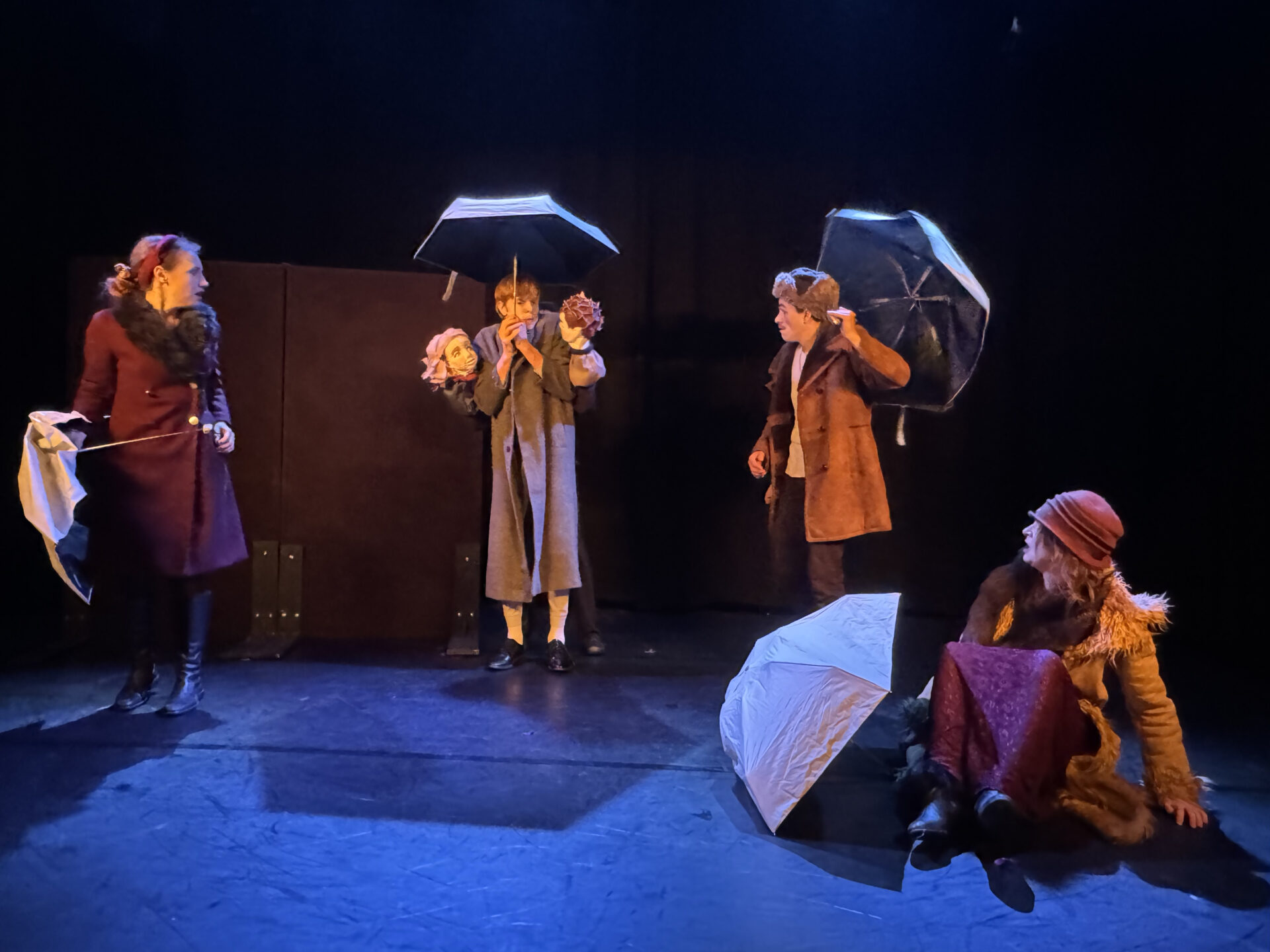 Funérailles d'Hiver de la Compagnie Aitvaras au théâtre de L'Uchronie Lyon