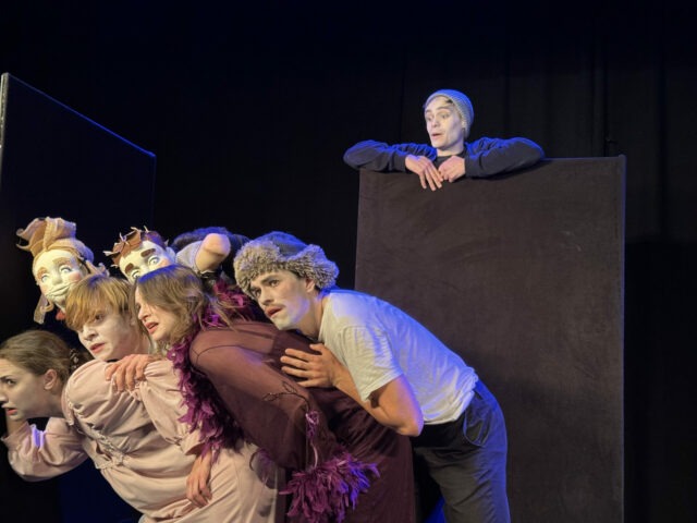 Funérailles d'Hiver de la Compagnie Aitvaras au théâtre de L'Uchronie Lyon