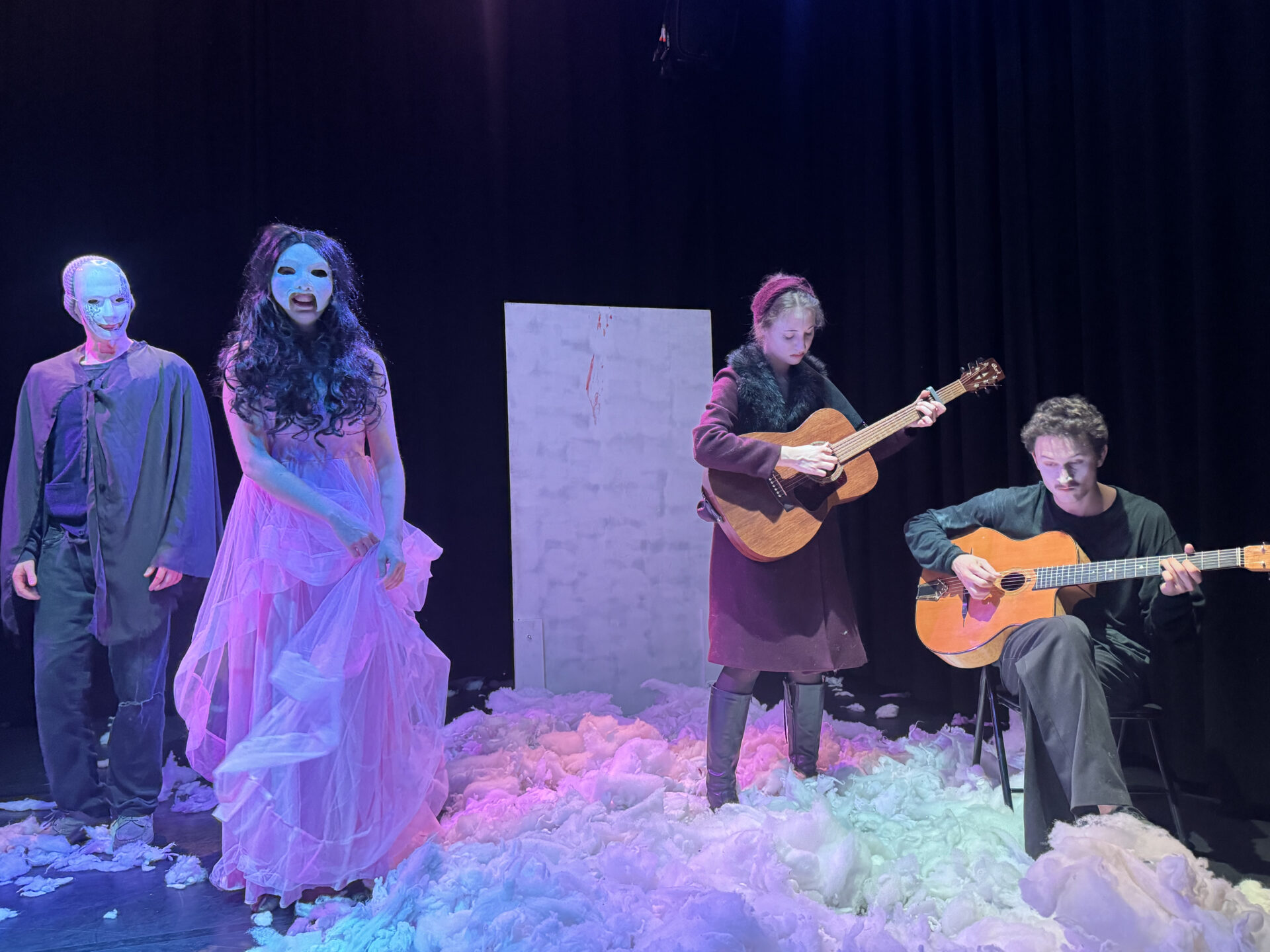 Funérailles d'Hiver de la Compagnie Aitvaras au théâtre de L'Uchronie Lyon