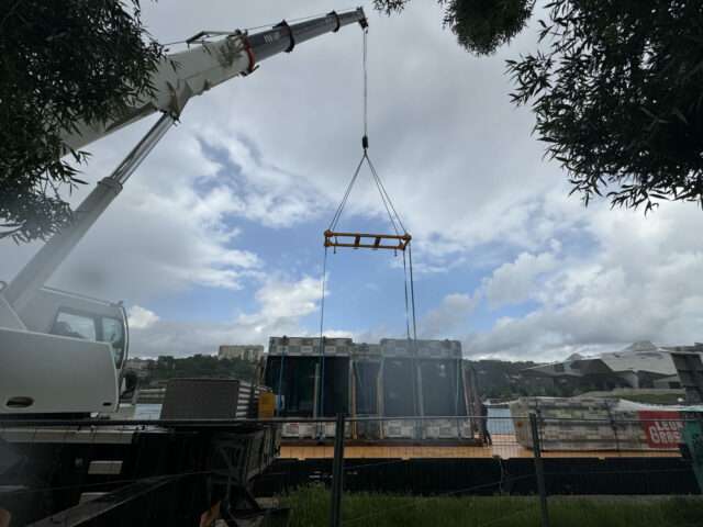 arrivée fluviale des façades au siège de l'agence de l'eau à Lyon