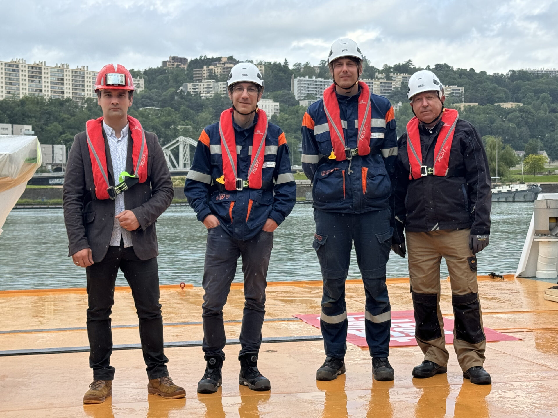 bravo à David Berthet et la team SOGESTRAN LOGISTICS pour le transport fluvial des façades de l'agence de l'eau