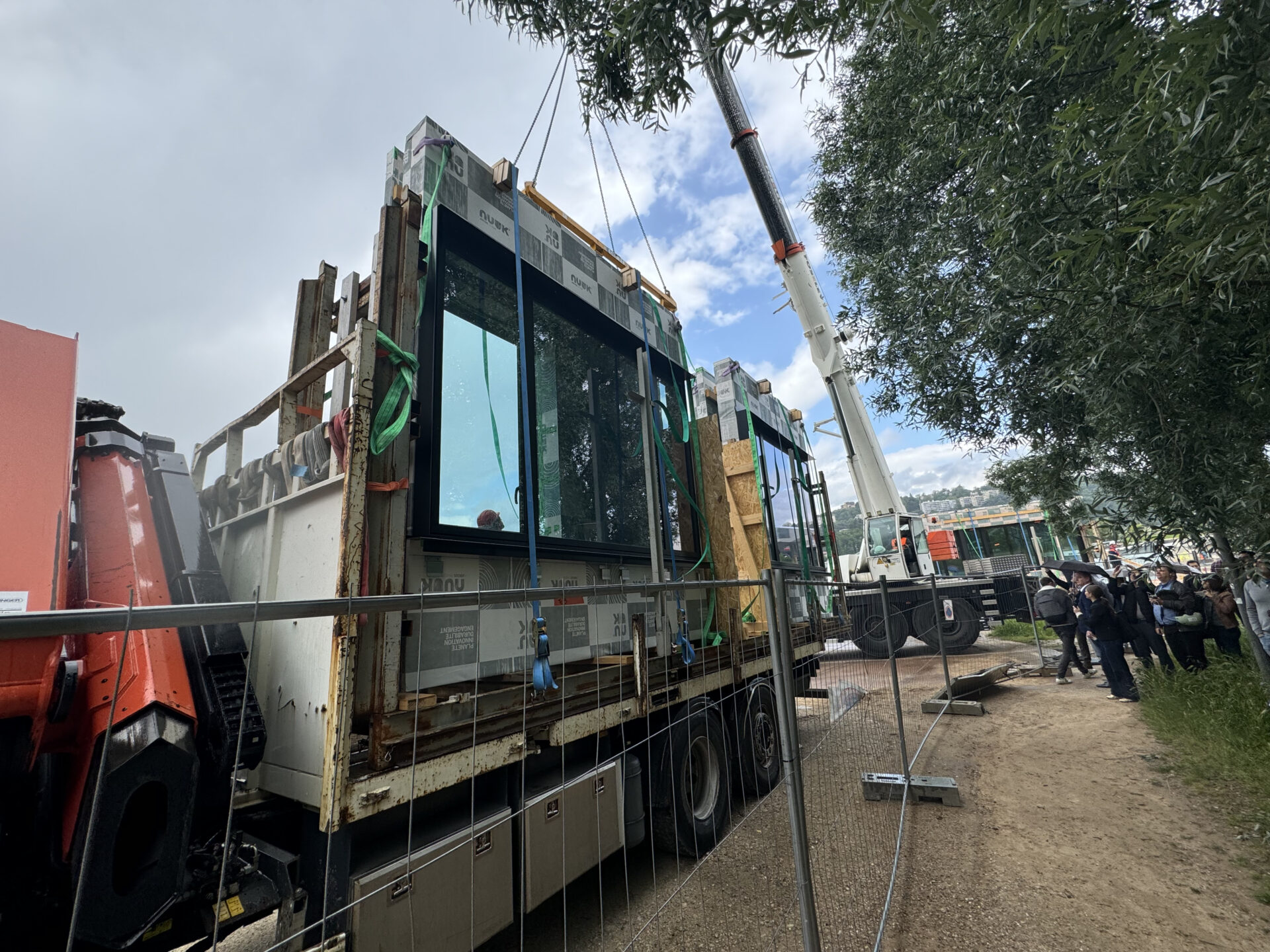 tout est pret-agence de l'eau - les façades bien sont arrivées