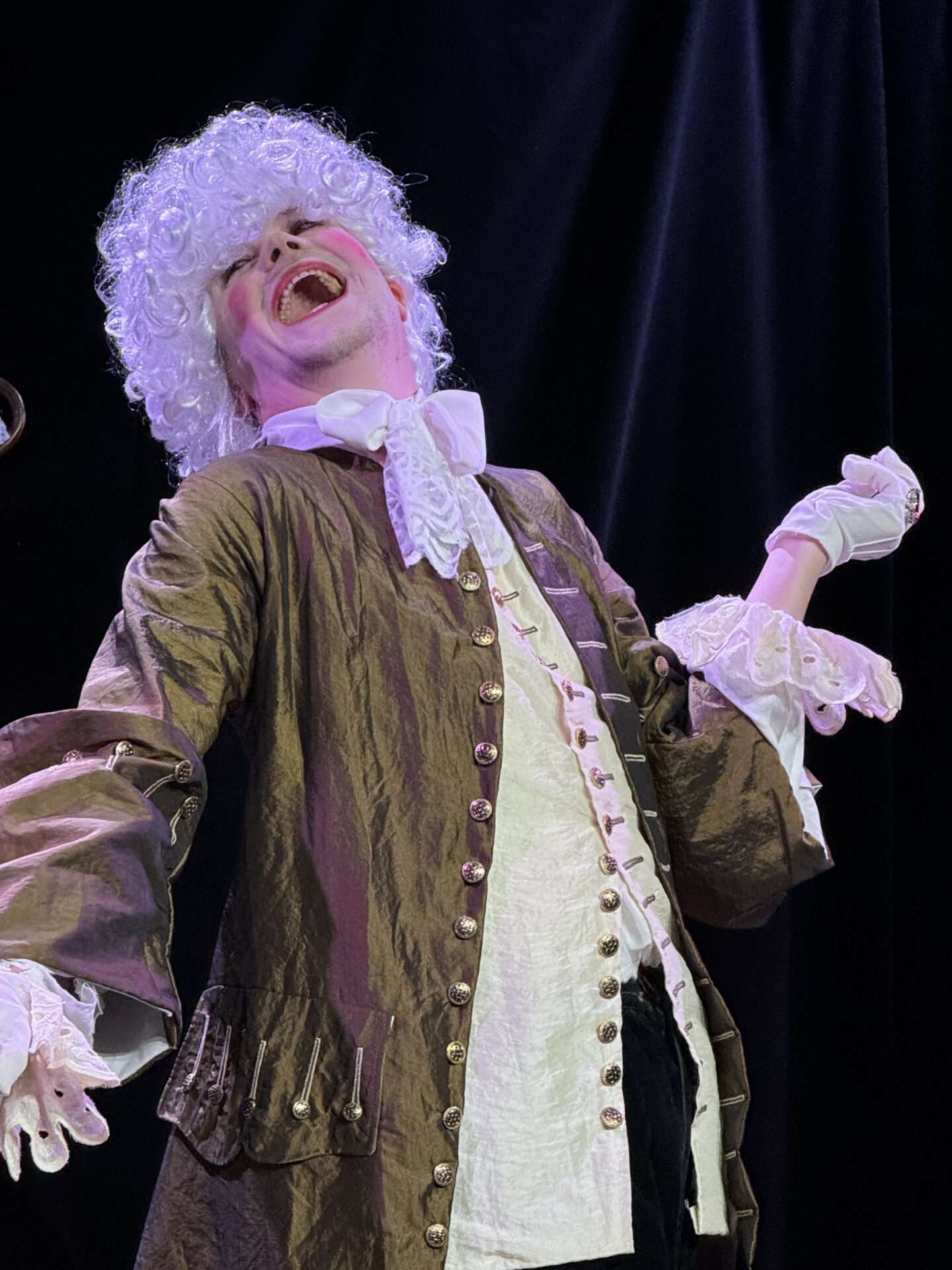 la compagnie lyonnaise collectif Tintamarre émousse le public au Théâtre Lulu