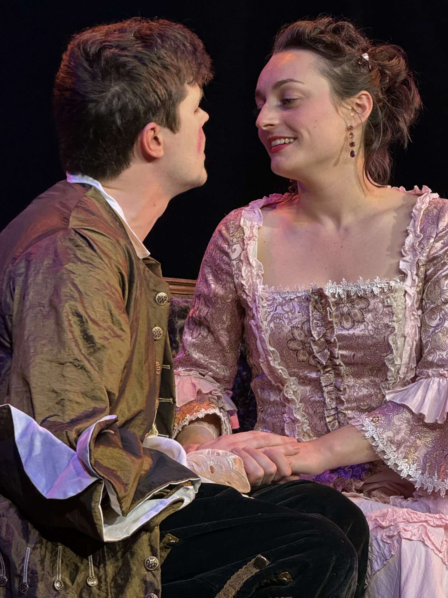 Alexis Jarniac dans le rôle de Arlequin, et  Chloé Robert dans le rôle Lisette