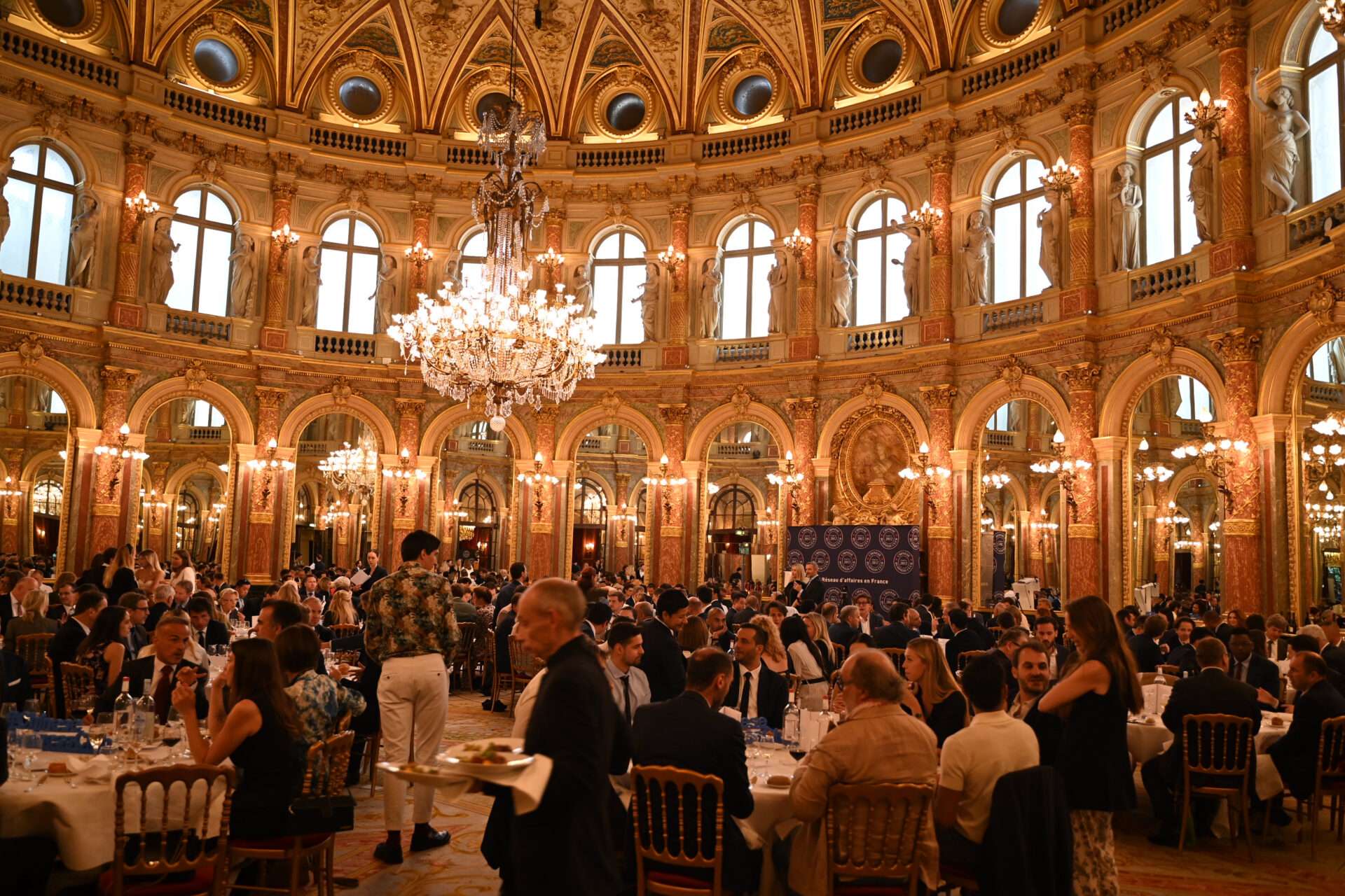 ambiance chinese business club