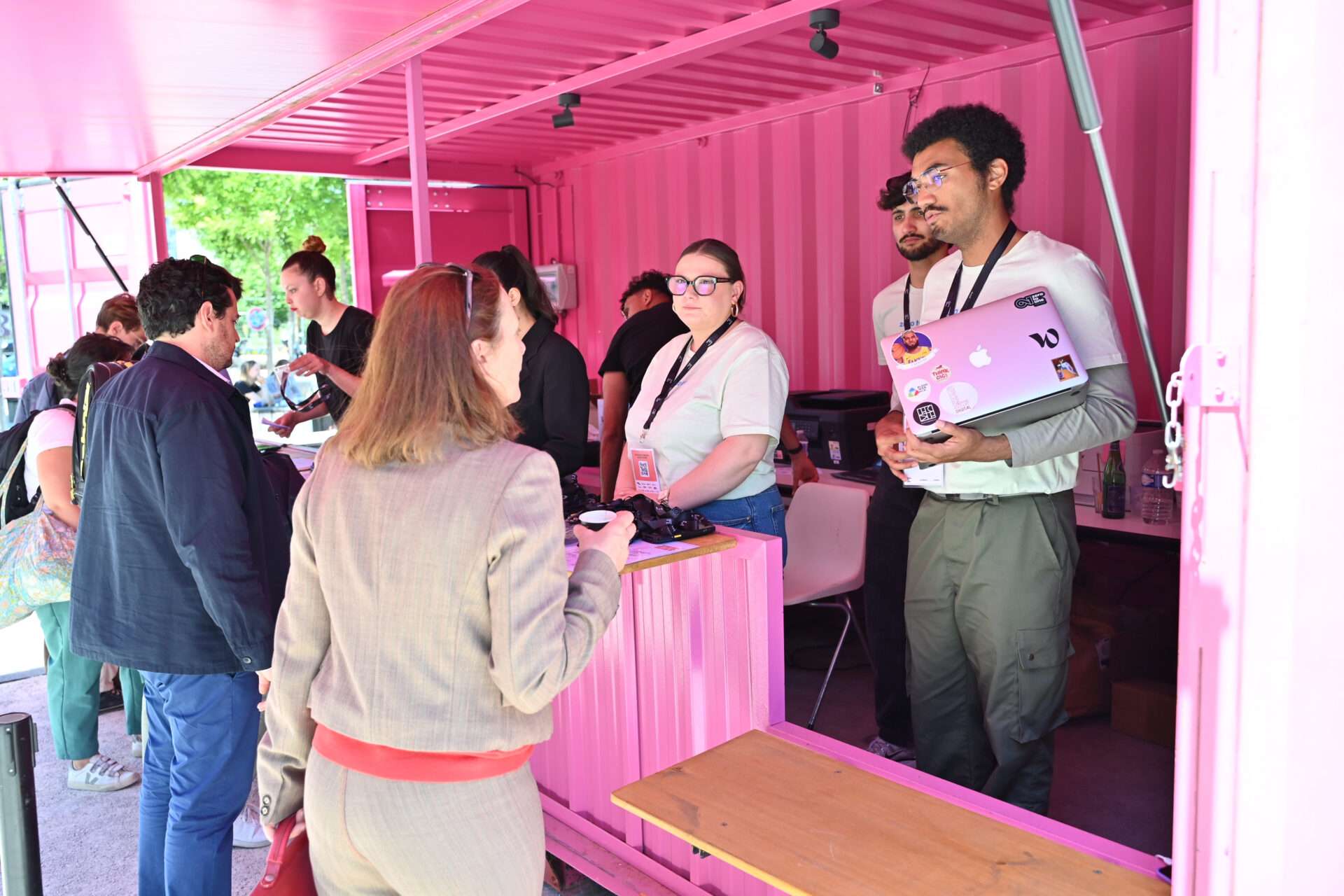 grâce à eux, on a été bien reçu avec joie ! merci beaucoup