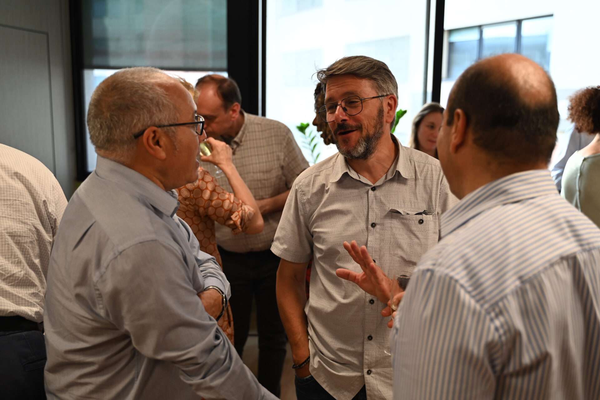 échanges conviviaux entre les partenaires