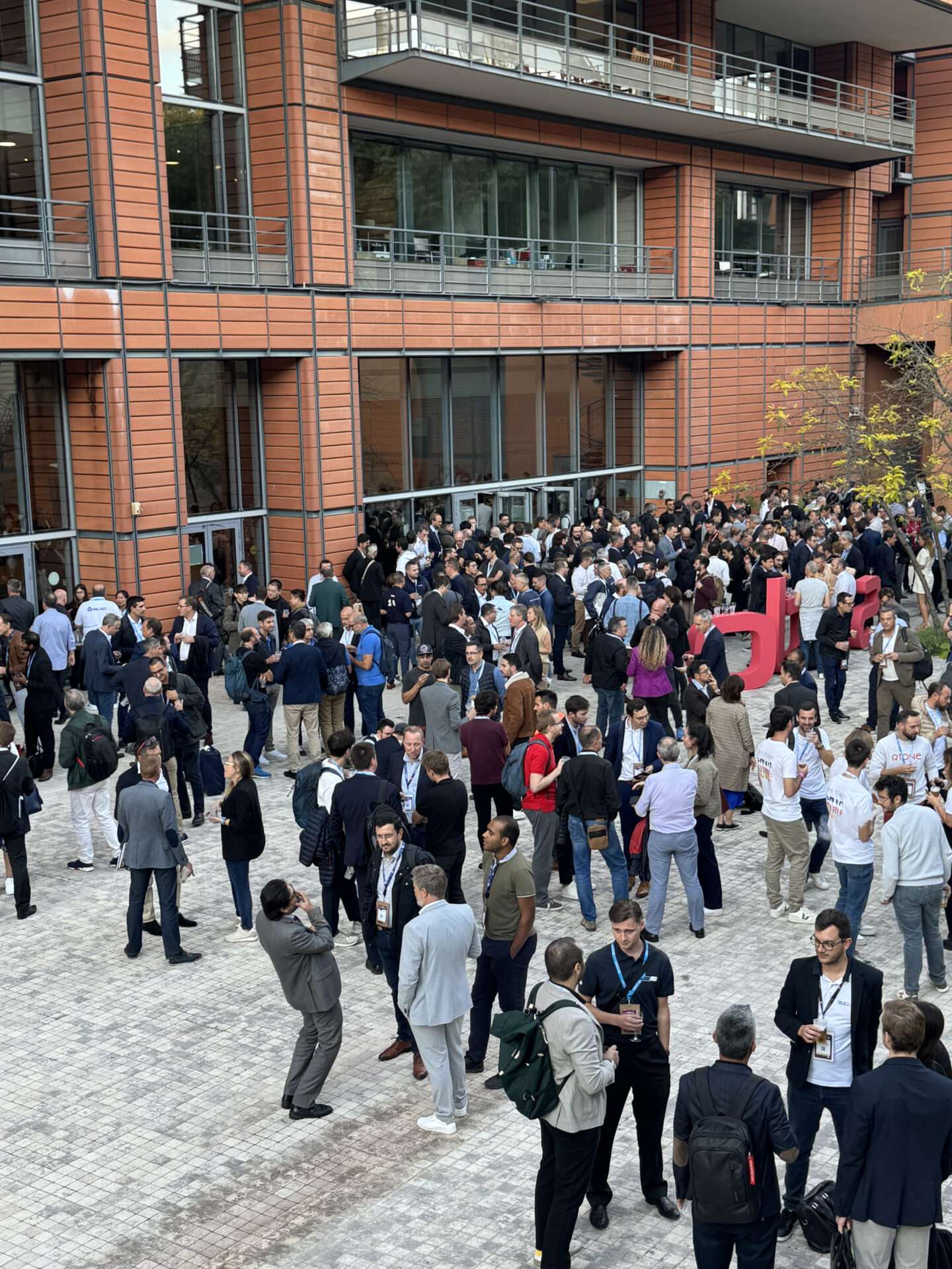 près de 15 000 visteurs au rendez-vous incontournable des professionnels de l'IoT, de l'IA, de la robotique et de la XR -Lyon