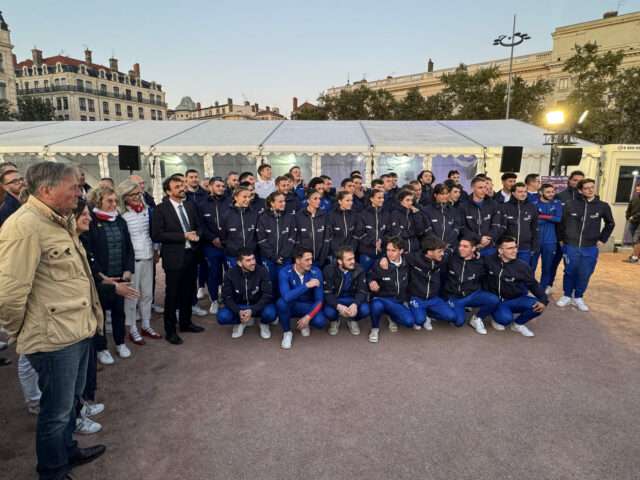 WorldSkills Lyon 2024 - l'équipe de France accueillie place Bellecour