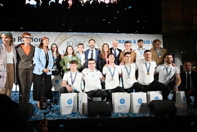 lauréats de la Bourse au Mérite, de la Bourse au Mérite+ ainsi que l’équipe régionale des WordSkills