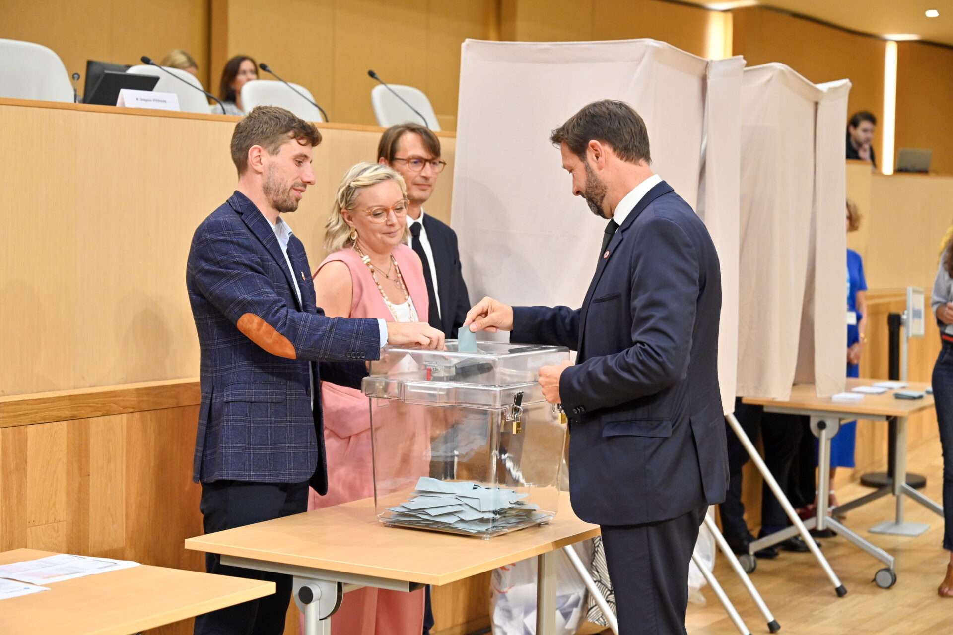 Lors de l’assemblée plénière de ce jeudi 5 septembre, Fabrice PANNEKOUCKE a été élu Président de la Région Auvergne-Rhône-Alpes.
