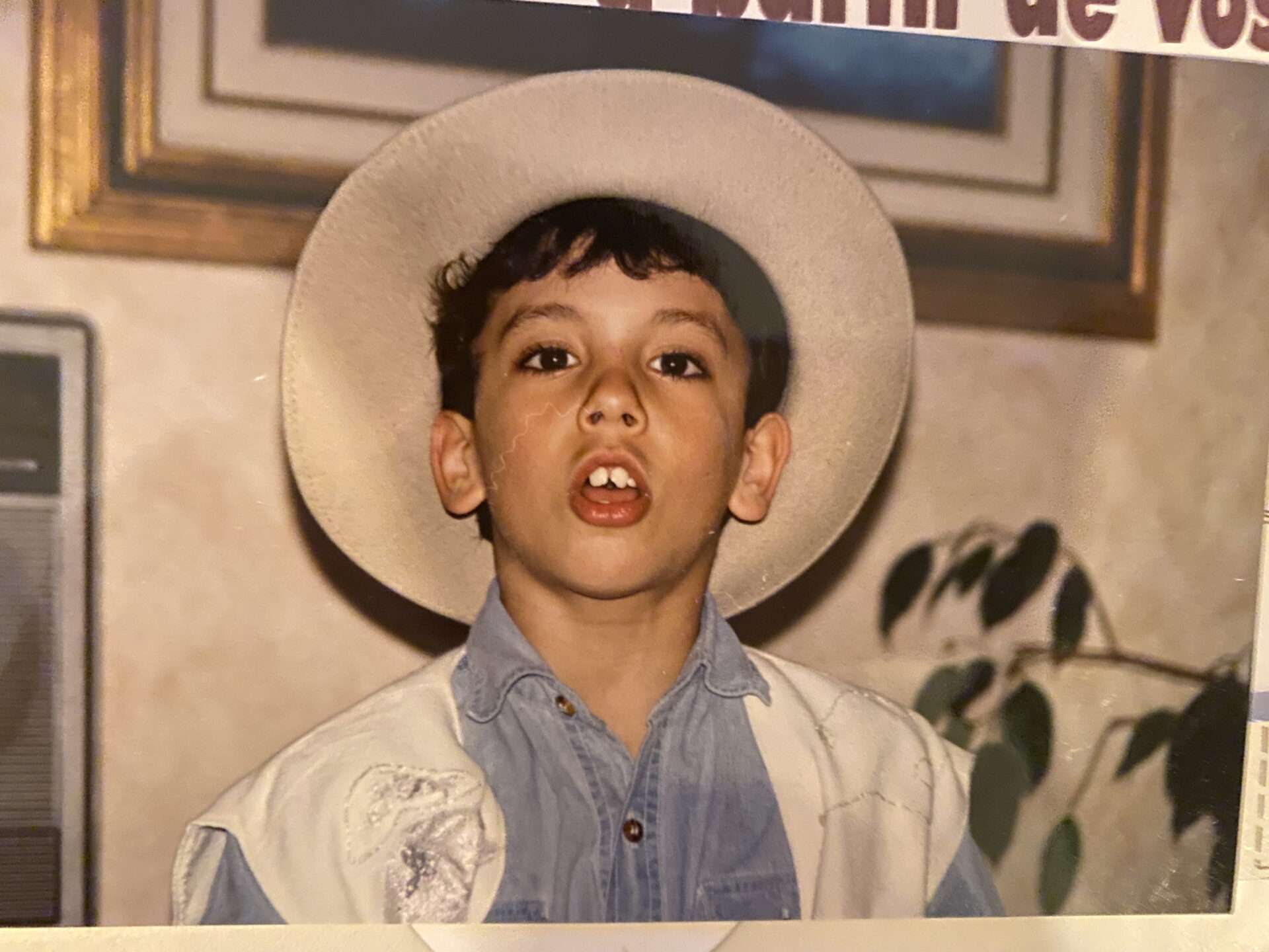 Jonathan Anguelov, lorsqu'il était enfant, aimait courir partout et explorer le monde qui l'entourait.