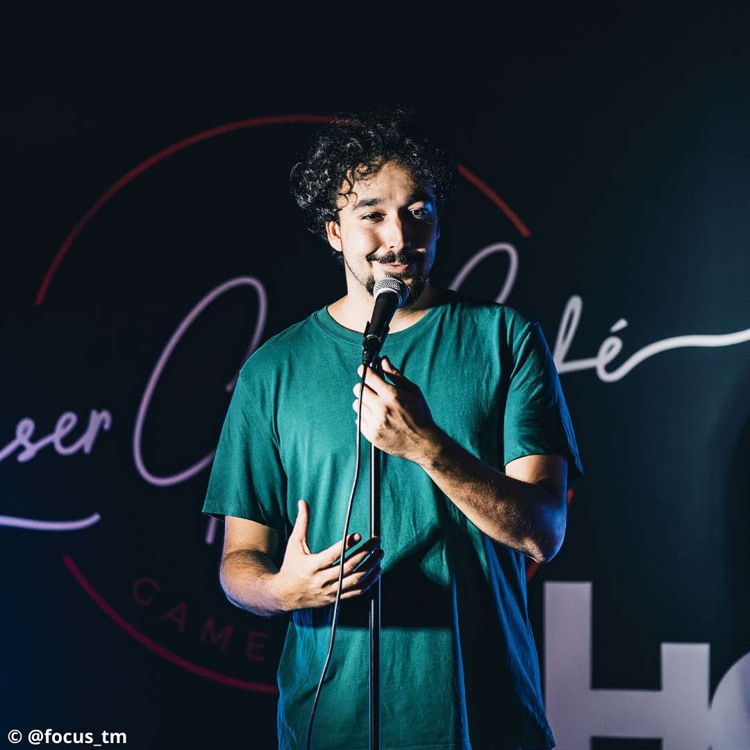 Anthony Bechtatou, le nouveau visage du stand-up lyonnais avec "Faites du Bruit"