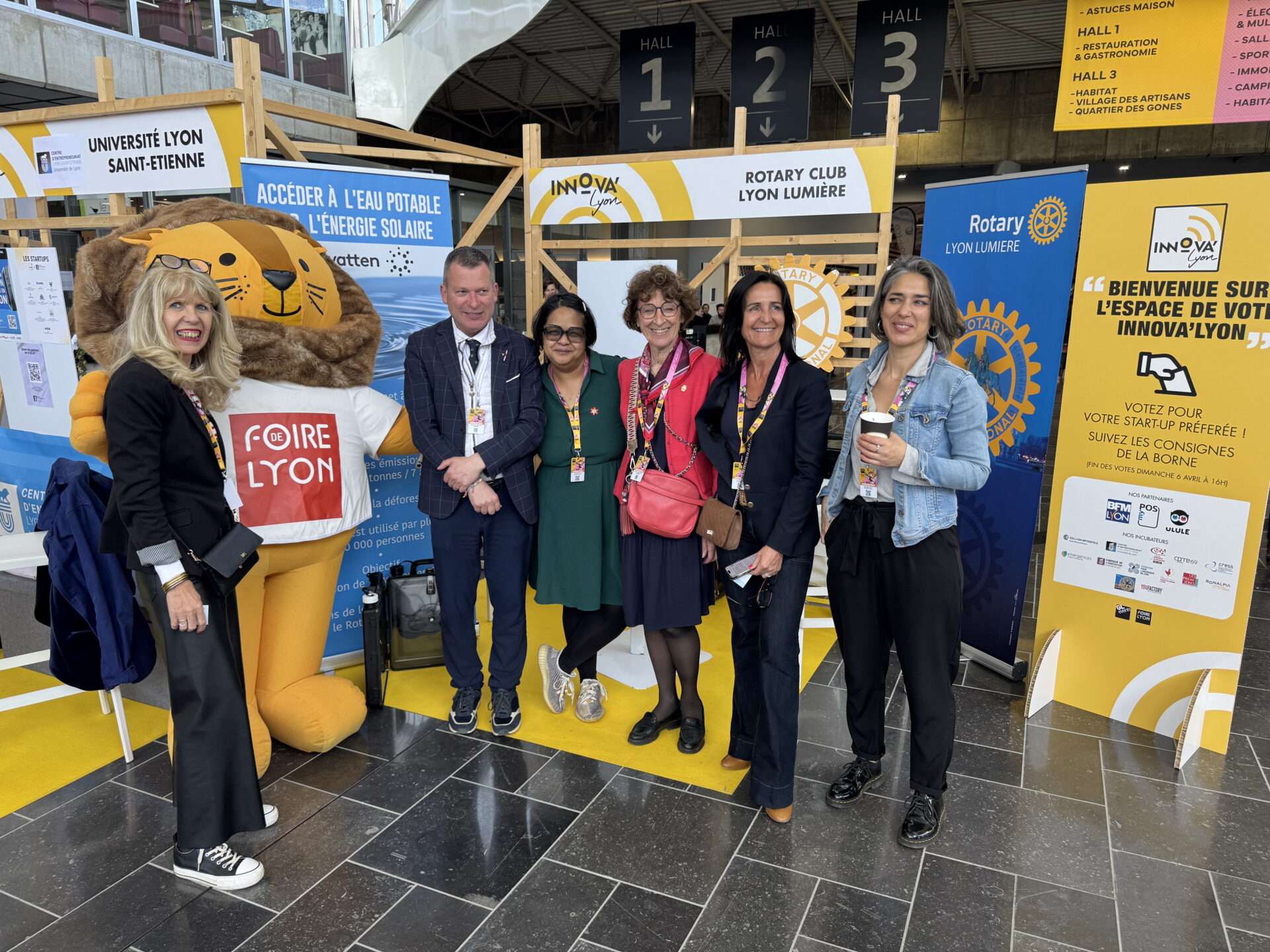 VITOZ Thierry et la team Rotary Lyon Lumière à la Foire de Lyon