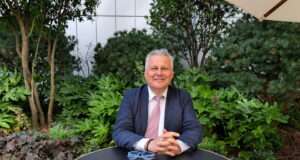 Innover en contournant le diktat de l’efficacité : Alex Chenevier, chercheur et formateur pour dirigeants Selon Alex Chenevier, l’avenir stratégique des entreprises passe par une innovation systémique