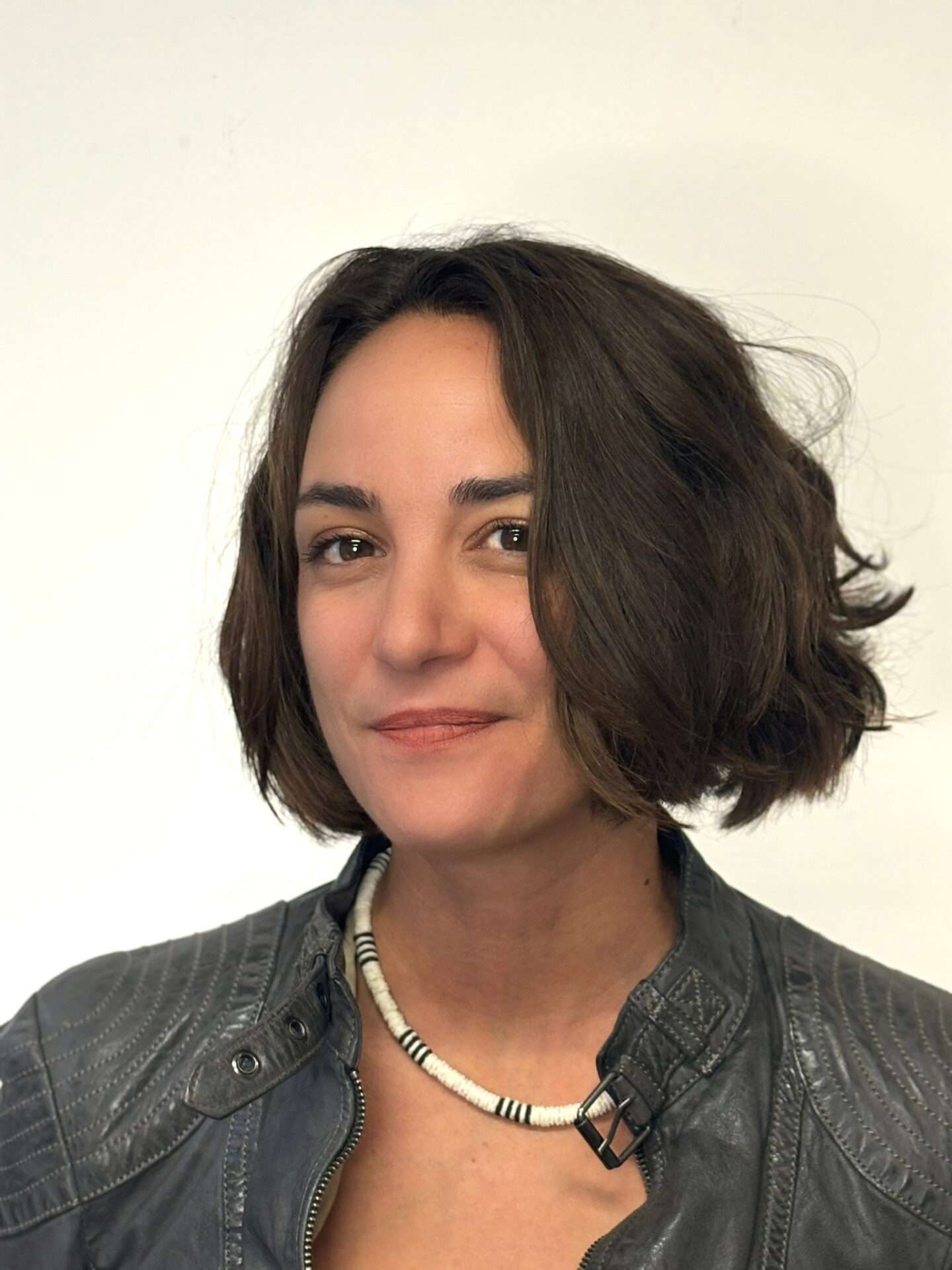 Le premier roman de Lison Lambert, "Versant noir", mêle thriller et critique sociale en haute altitude