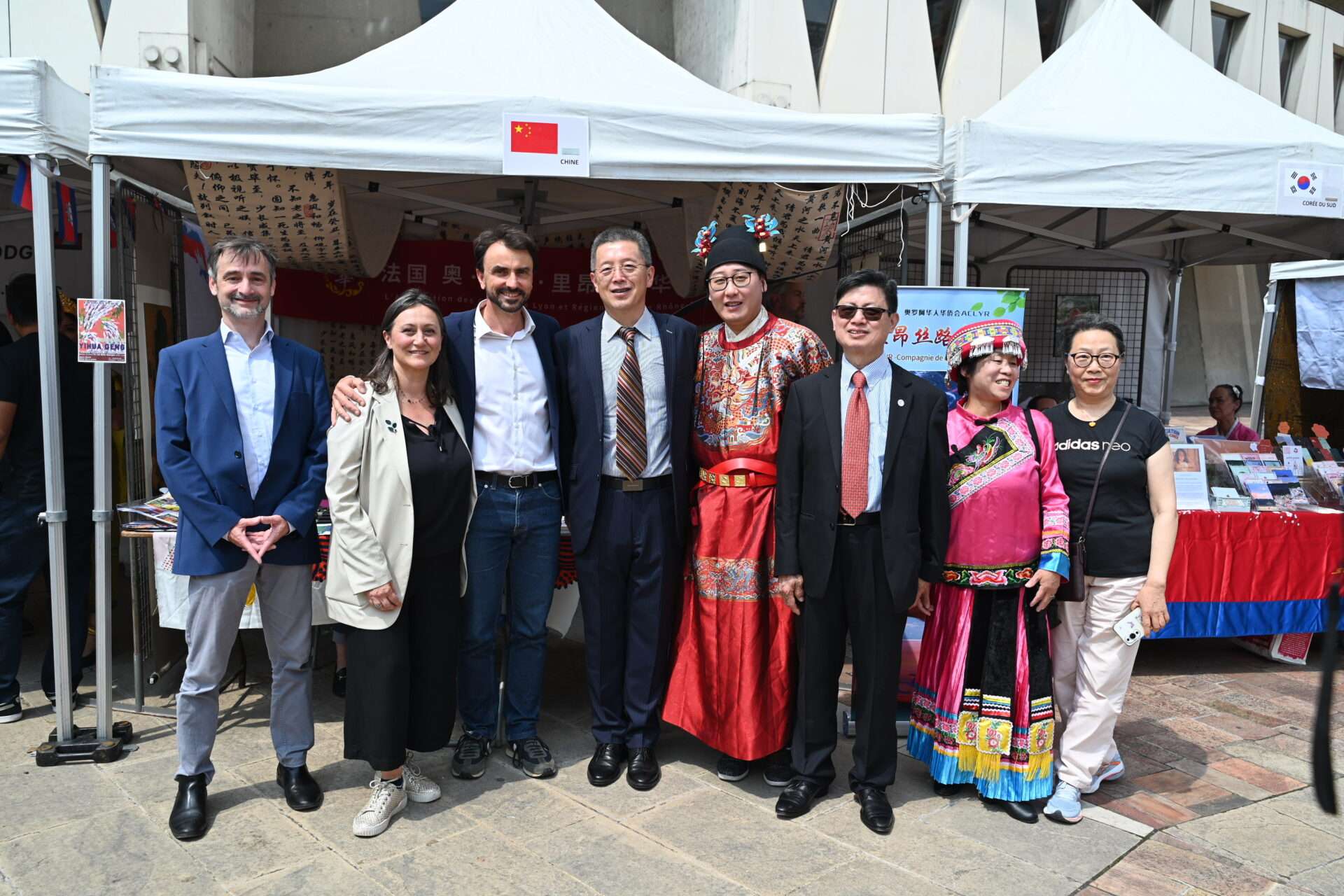 Marion Sessiecq, Grégory Doucet, Yu Jiang, Consul Général de Chine à Lyon - journée des cultures d'Asie à Lyon