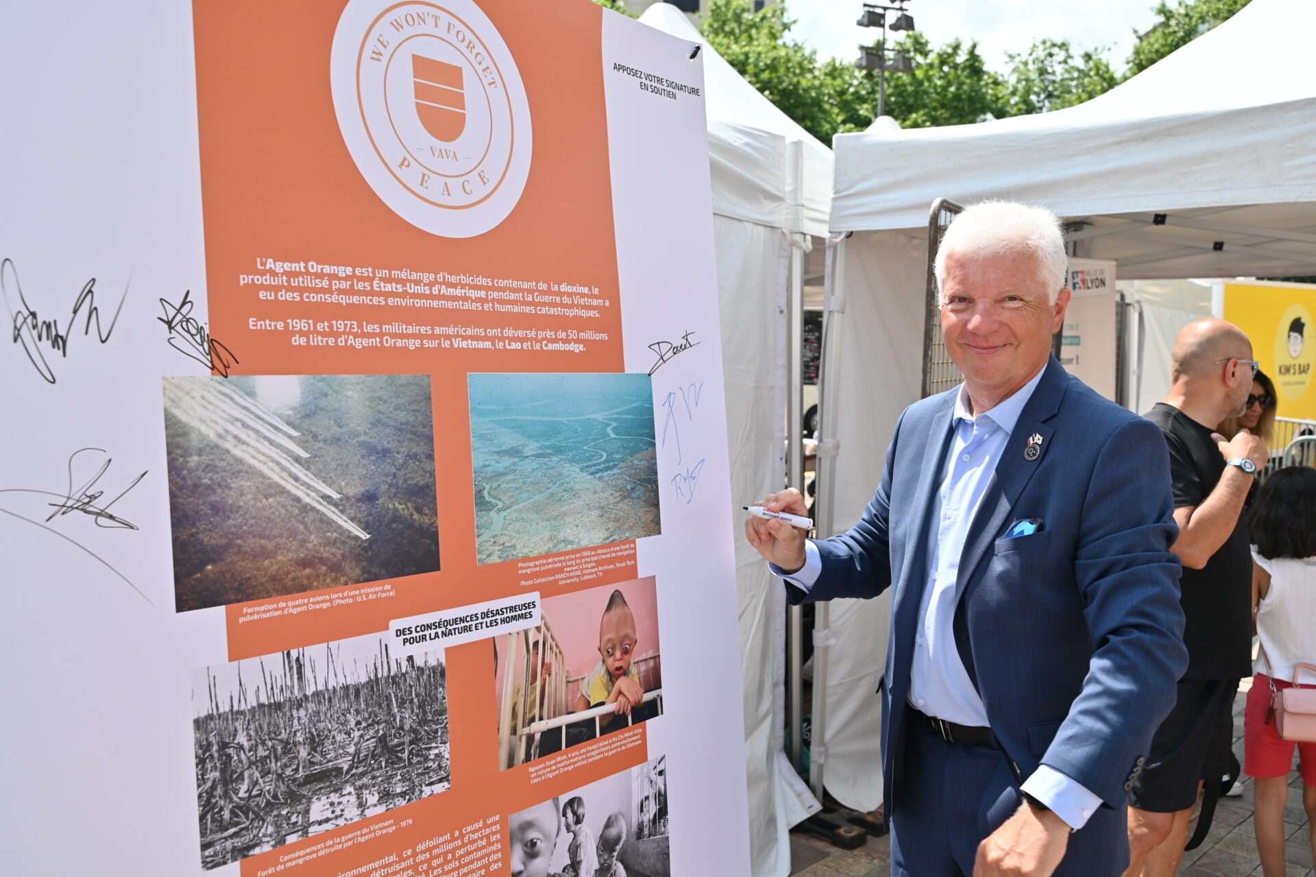 Consul Corée de Sud à la Journée des Cultures d'Asie Place Charles de Gaulle