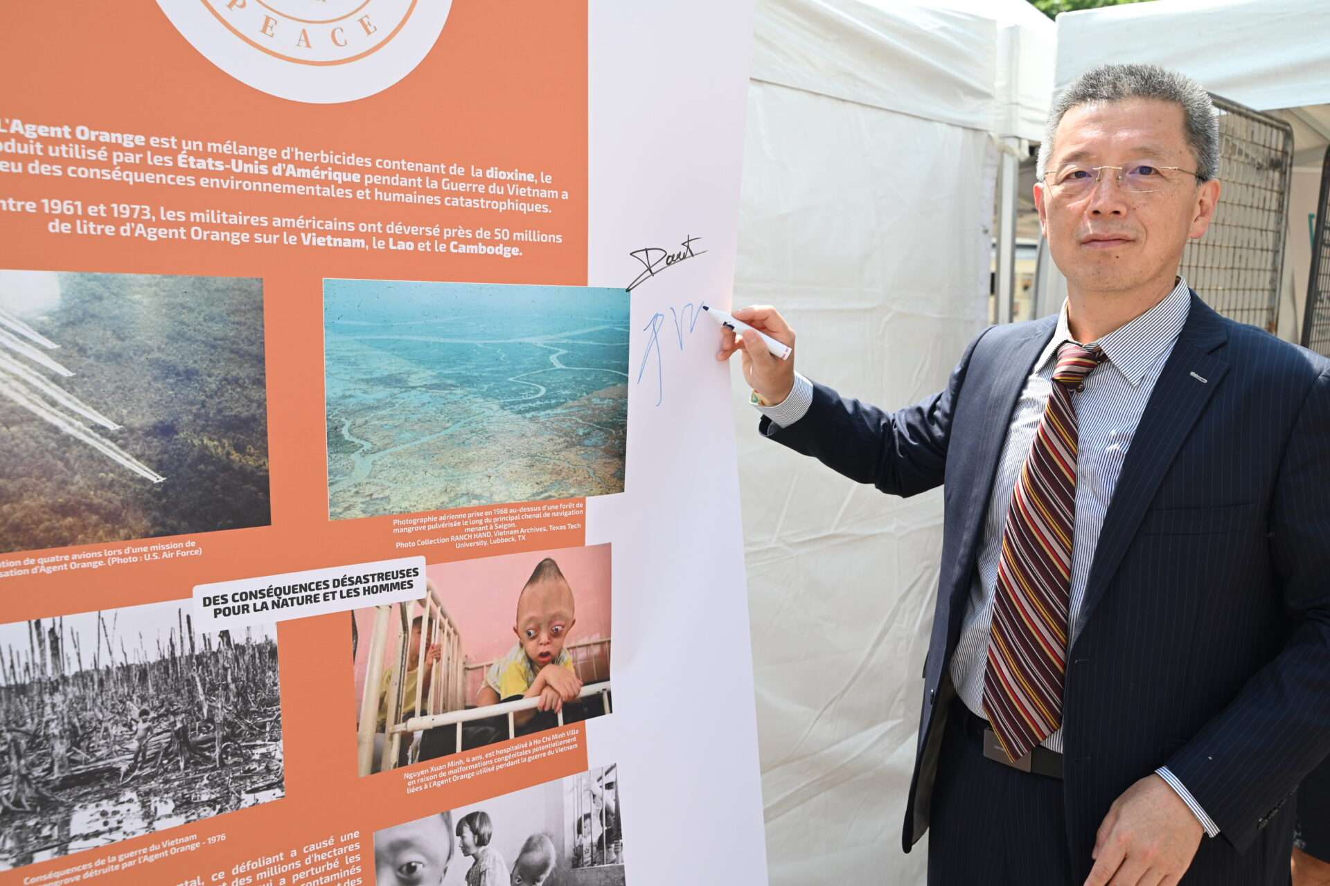 Yu Jiang, Consul Général de Chine Lyon à la Journée des Cultures d'Asie Place Charles de Gaulle