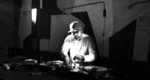 DJ Fly au Delicatessen à Lyon : une rencontre inédite entre street food de chef et culture hip-hop Lyon : DJ Fly enflamme une soirée exclusive au Delicatessen