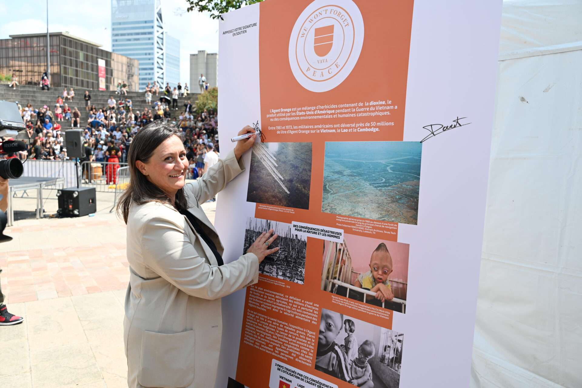 Marion Sessiecq, Maire du 3e arrondissement de Lyon à la Journée des Cultures d'Asie Place Charles de Gaulle