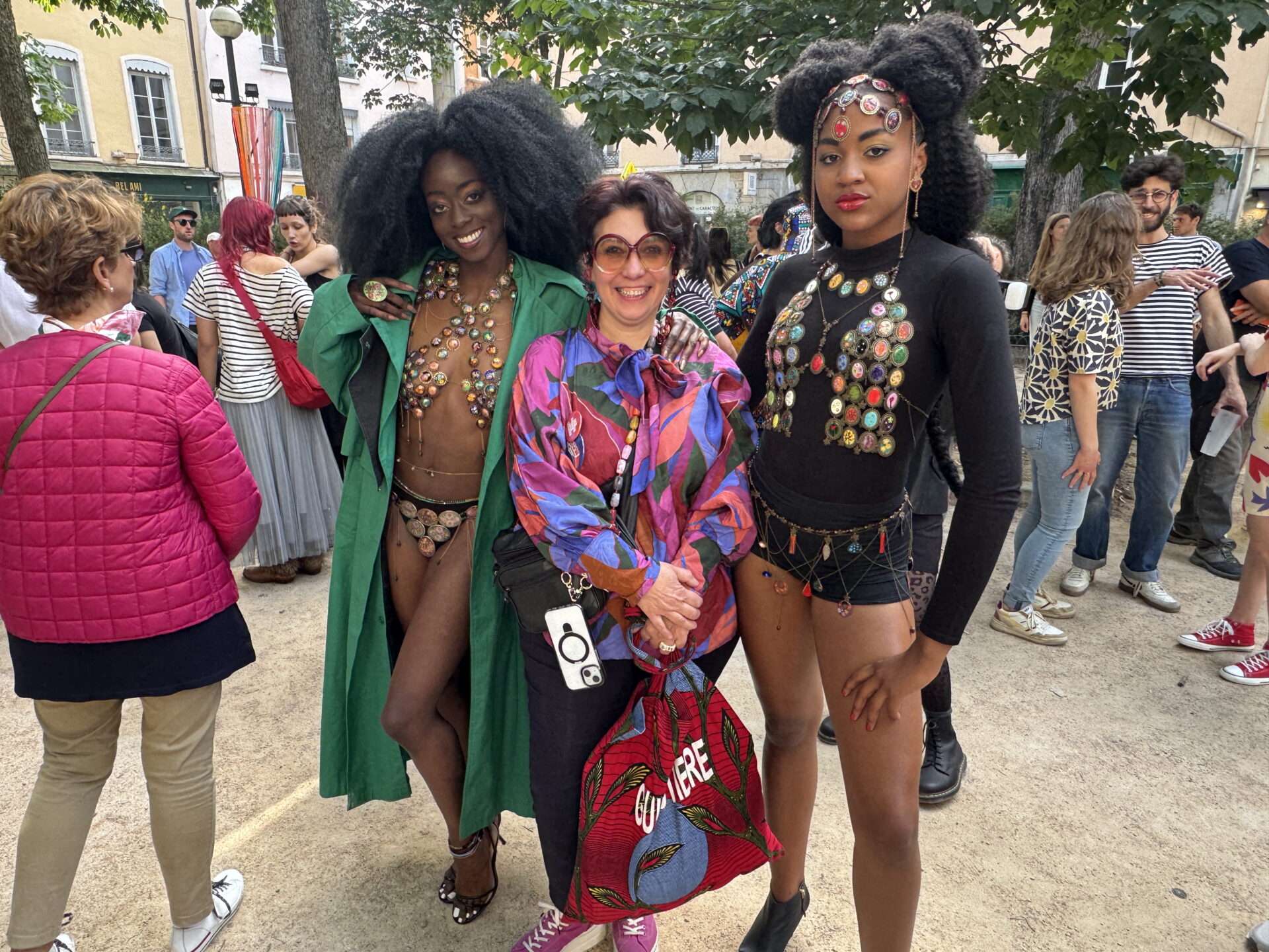 NELLY SITBON avec les bénévoles - Show les pentes