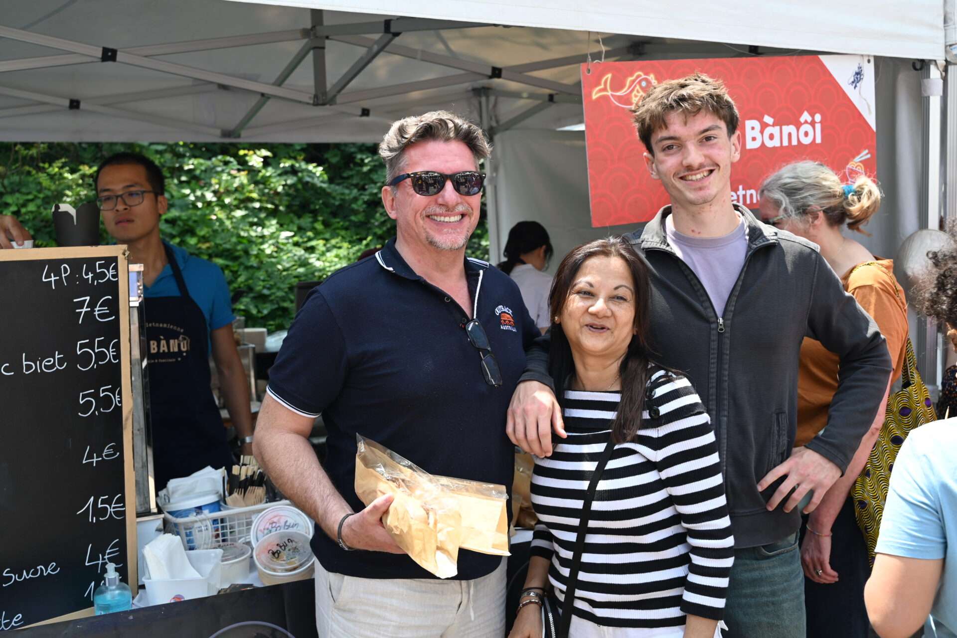 bcp de visiteurs à la Journée Cultures Asie Place Charles de Gaulle