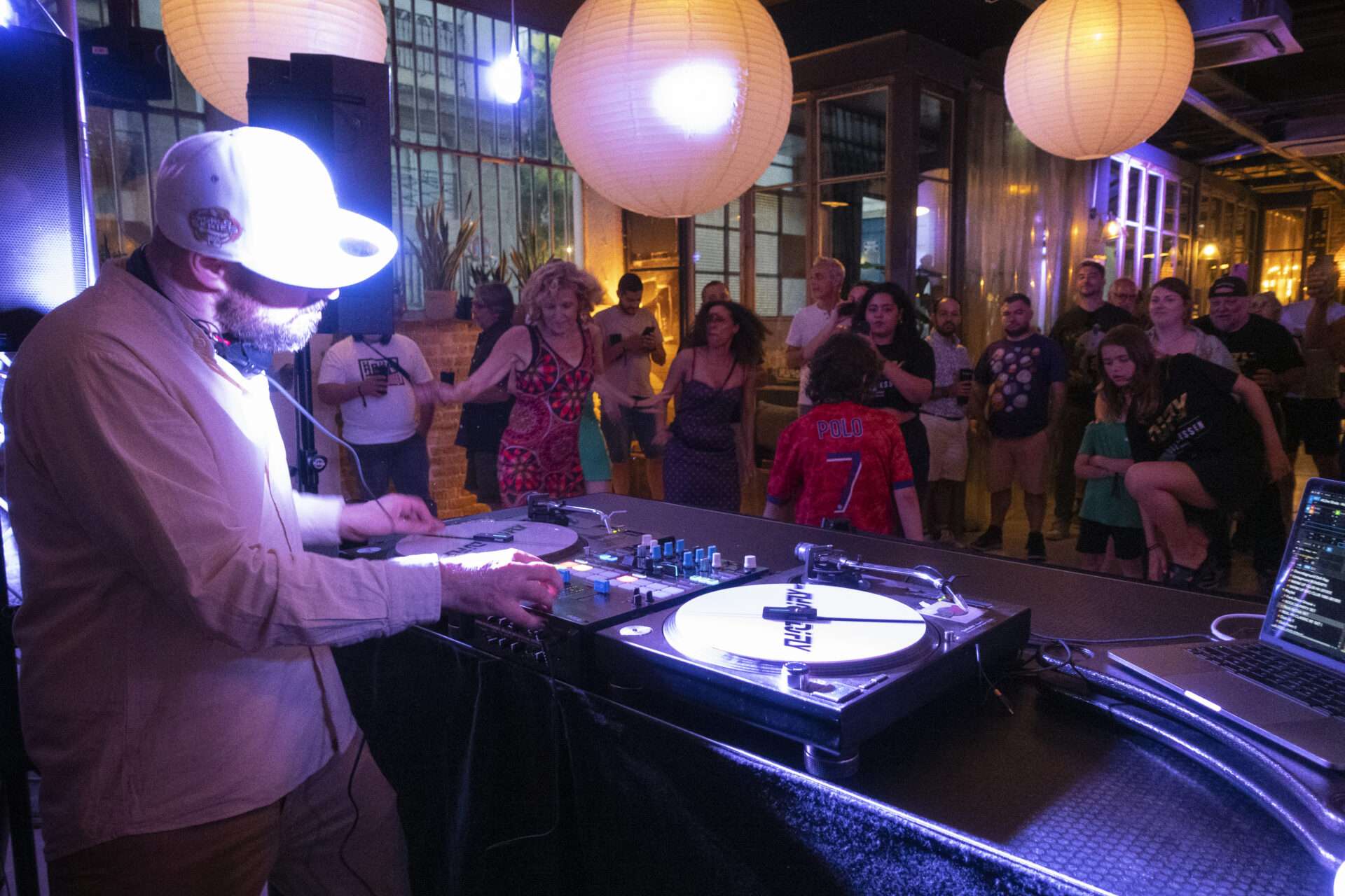 DJ Fly à Delicatessen, le restaurant-bar barbecue américain à Lyon