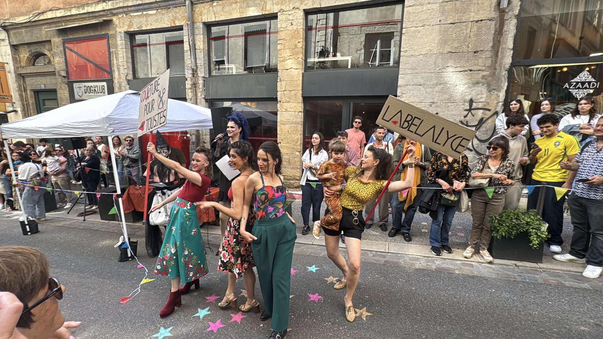 défilé engagé rue ROMARIN - Pentes de la Croix Rousse 