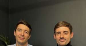 La Première Brique dépasse 100 000 investisseurs et révolutionne le crowdfunding immobilier en France Crowdfunding immobilier : La Première Brique affiche 12,2 % de rendement moyen en 2025 (Hugo Berthe et Thomas Danset, les cofondateurs de la Première Brique.)