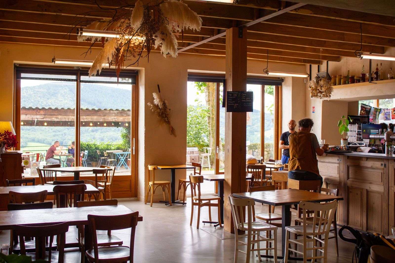 Commerces, culture, lien social : la revanche des villages grâce à l’immobilier solidaire